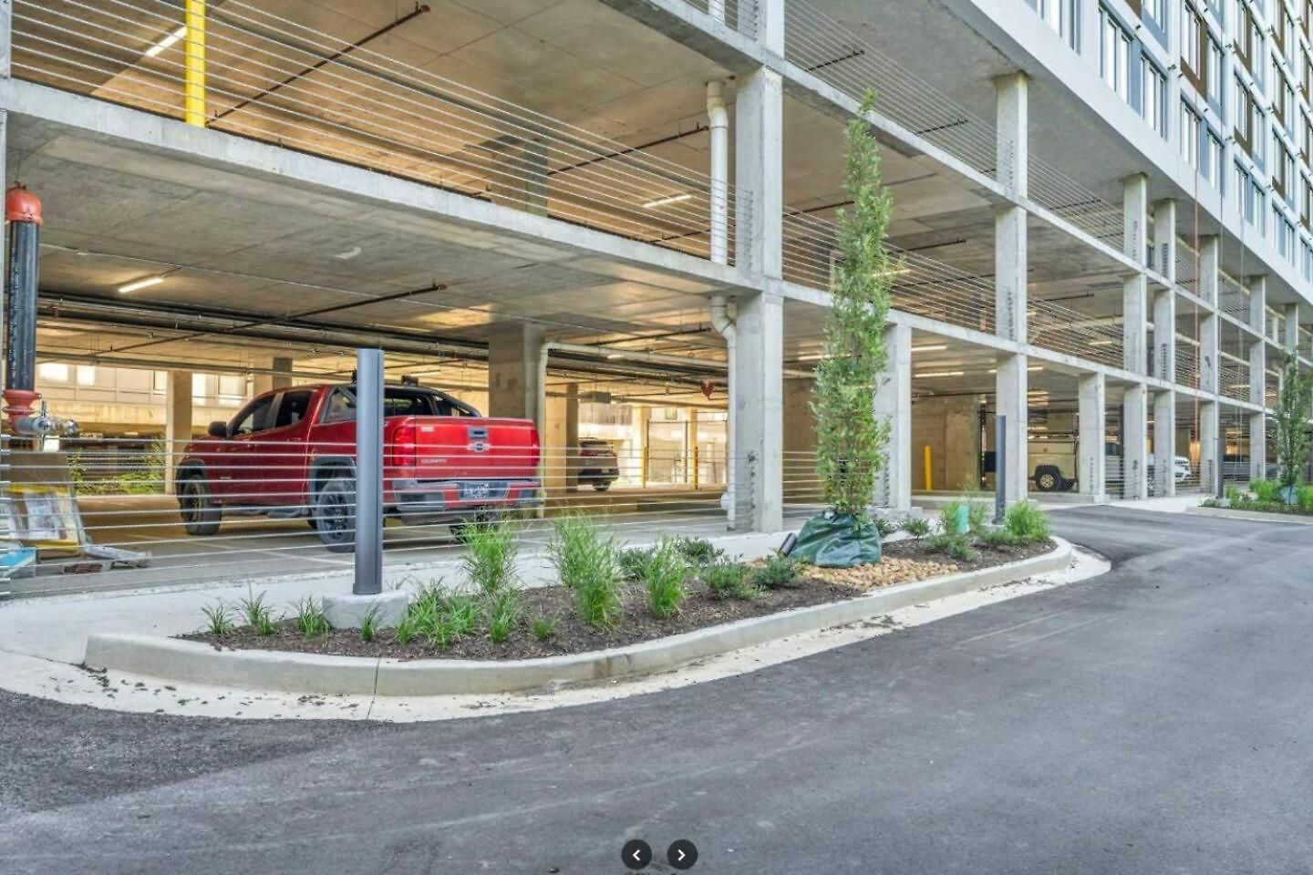 Retreat Pool, Gym, Rooftop Lounge & Free Parking * Nashville
