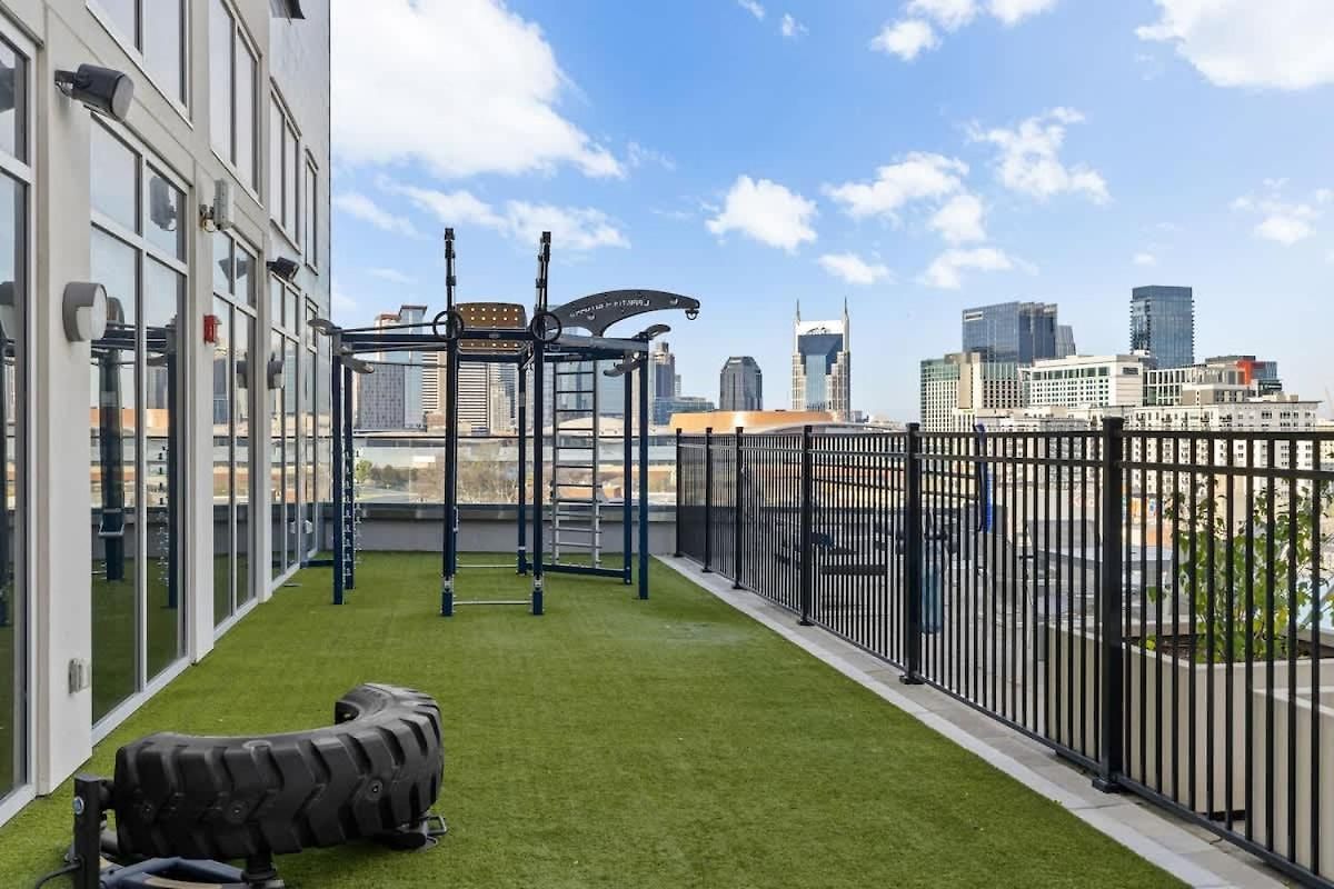 Light-filled Retreat Near Broadway & Pool *
