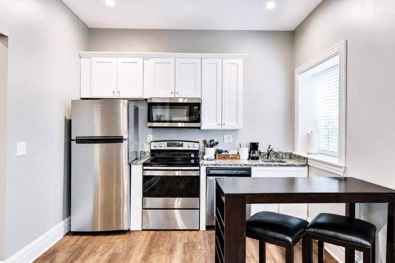 Bright & Cozy Church Conversion 1br Apartment Nashville