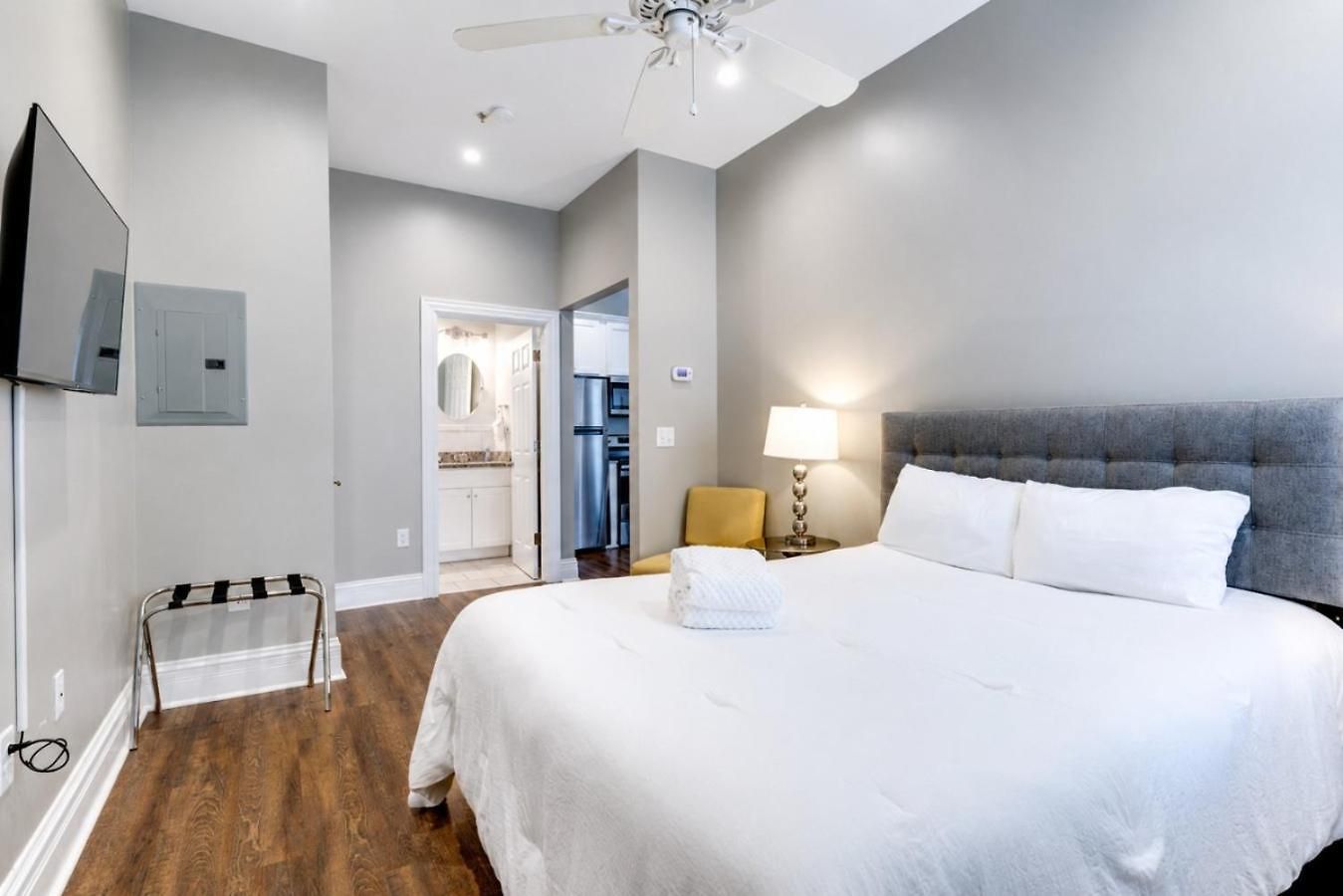 Bright & Cozy Church Conversion 1br Apartment Nashville