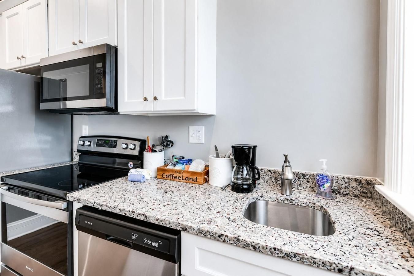 Bright & Cozy Church Conversion 1br