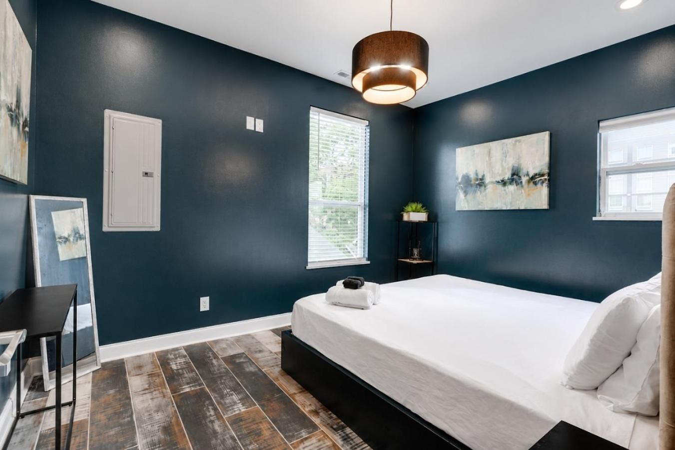 Gallant Glass 4br Floor Walk To Vandy! Apartment *