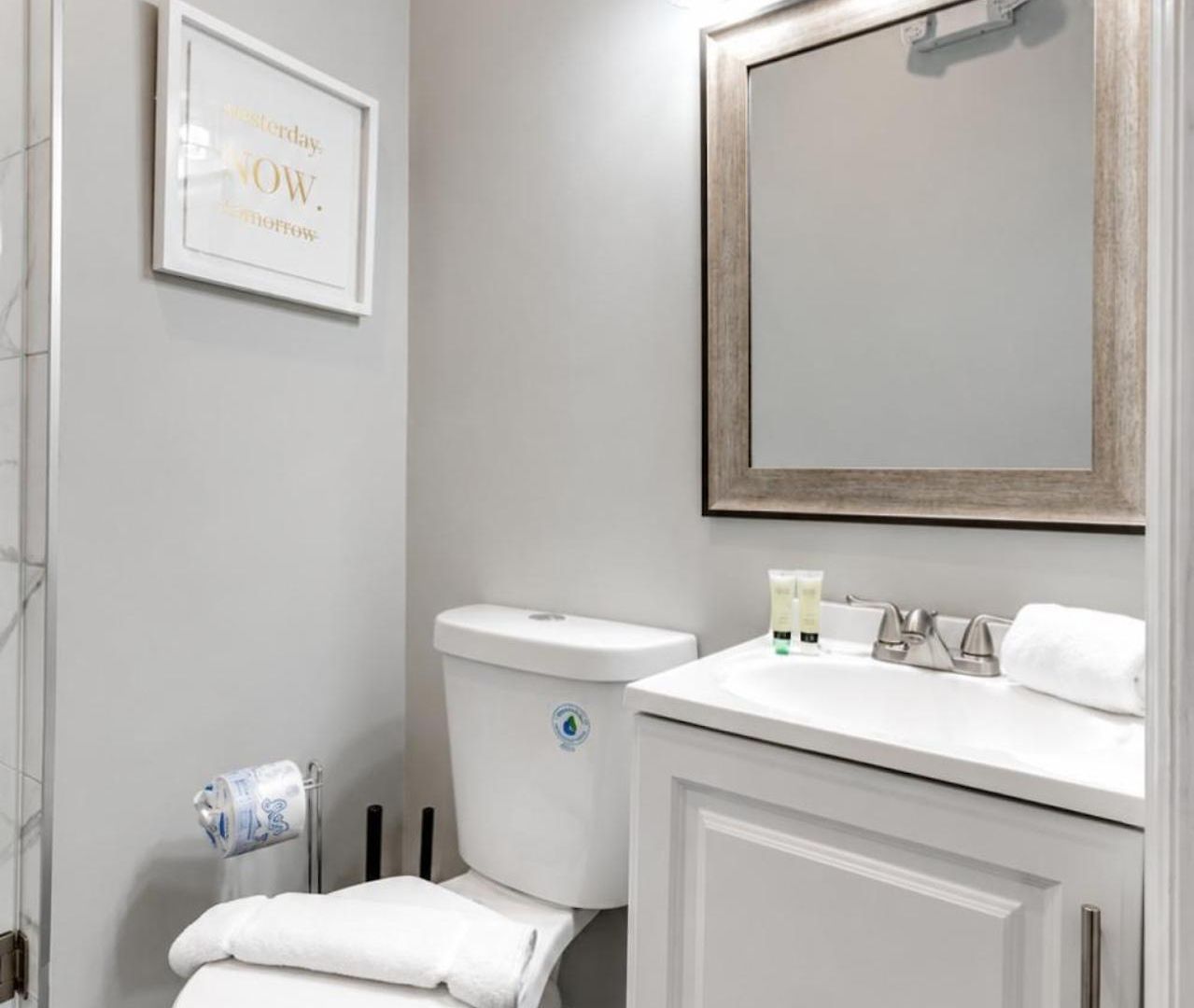 Gallant Glass 4br Floor Walk To Vandy! Apartment Nashville