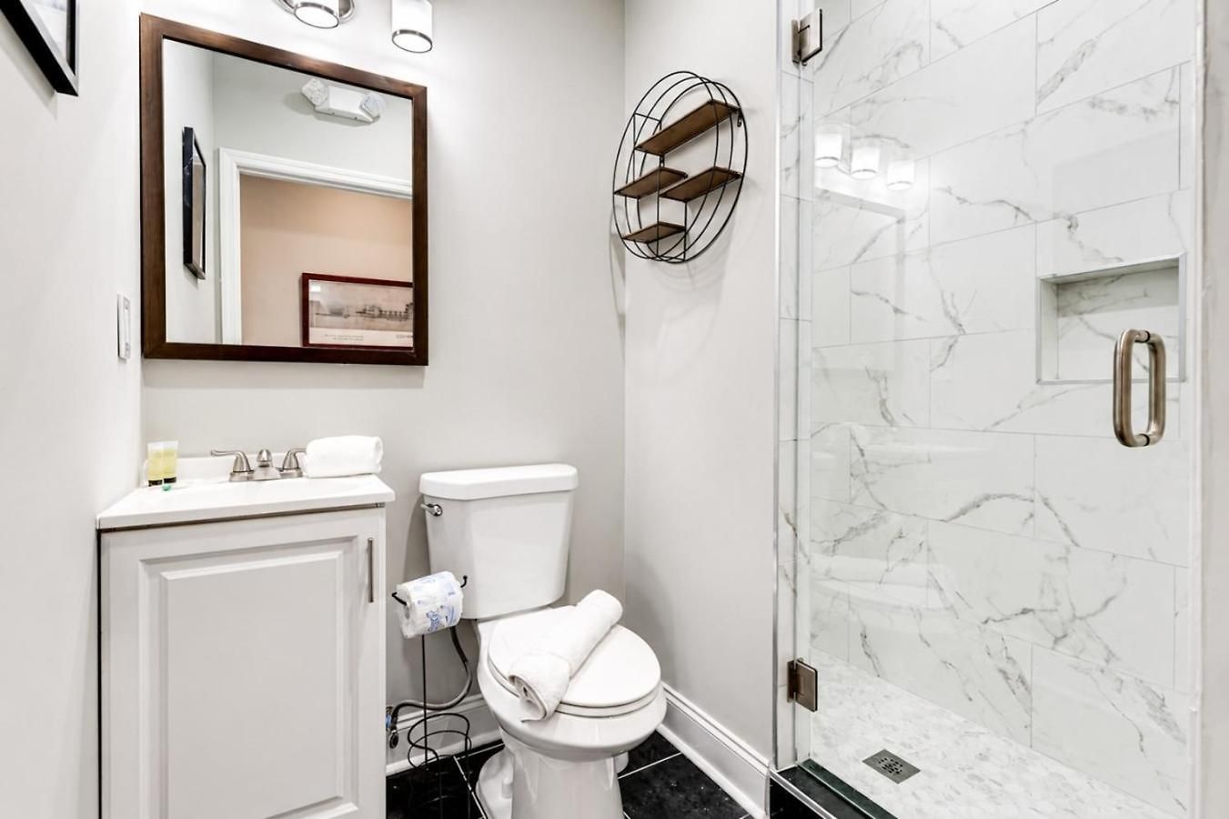 Gallant Glass 4br Floor Walk To Vandy! Apartment *