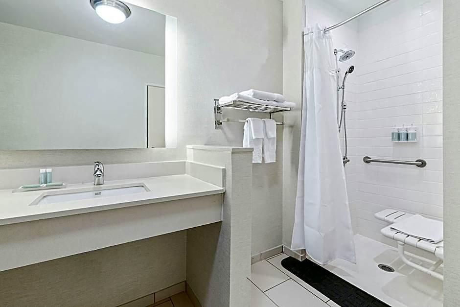 Fairfield & By Marriott Downtown-metrocenter