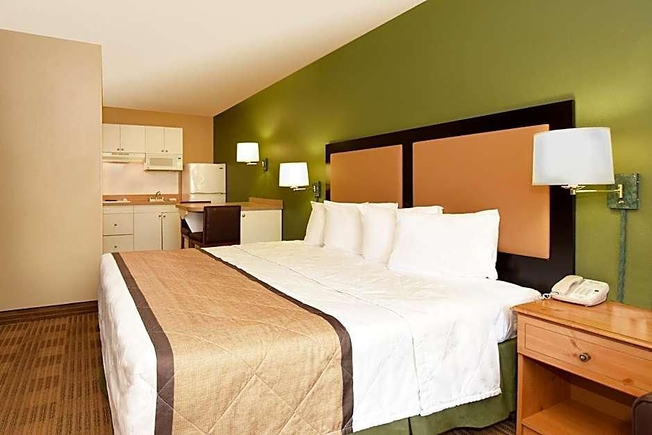 Hotel Extended America - - Airport - Music