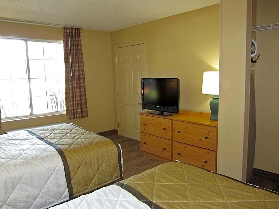 Hotel Extended America - - Airport - Music