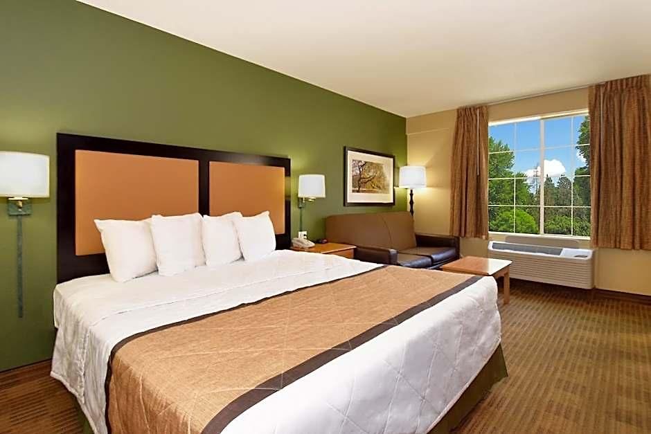 Hotel Extended America - - Airport - Music