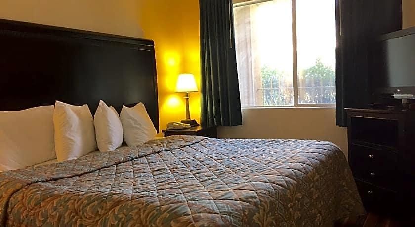 Hotel Red Lion & Airport 2*