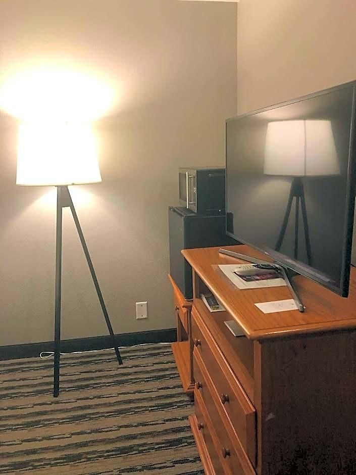 Country & By Radisson, Airport East, Tn 4*