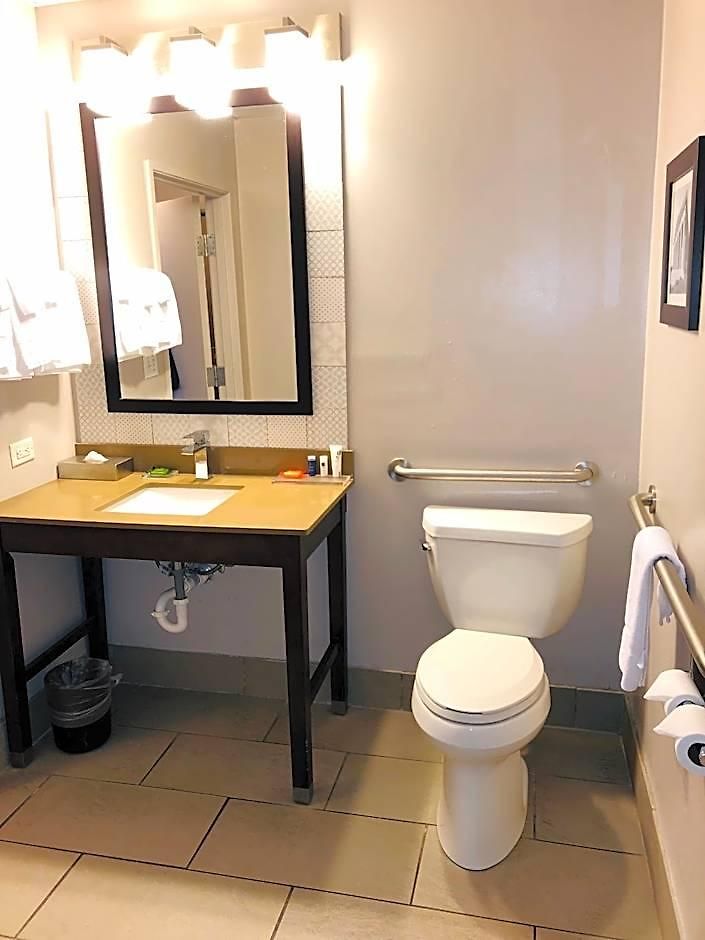 Hotel Country & By Radisson, Airport East, Tn 4*