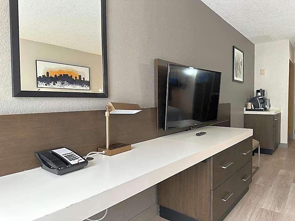 Hilton Garden Airport 3*