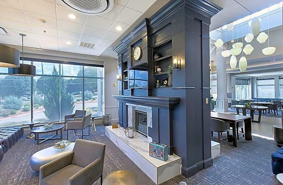 Hilton Garden Airport