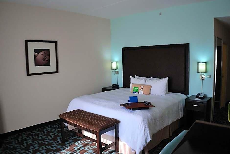 Hampton & At Opryland Hotel 3*