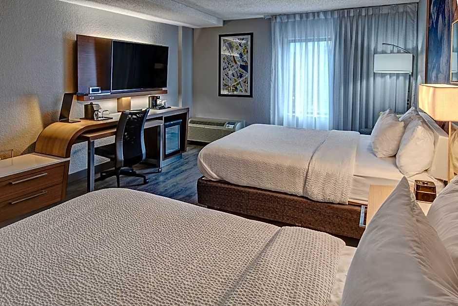 Courtyard By Marriott Vanderbilt West End Hotel