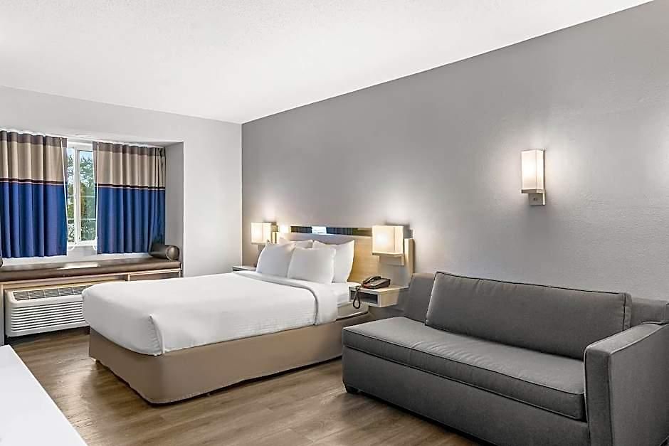 Hotel Microtel & By Wyndham