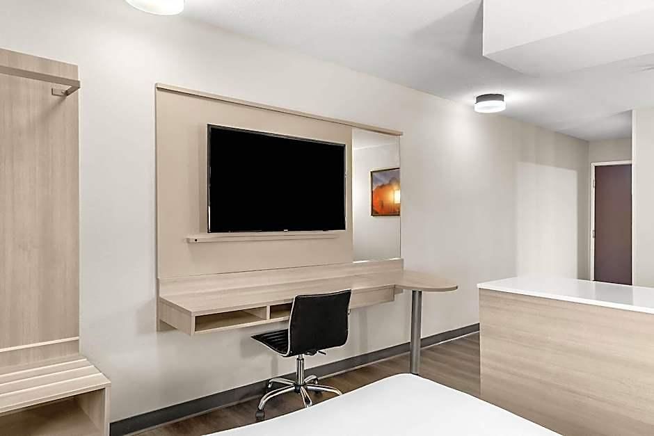 Microtel & By Wyndham Hotel 2*