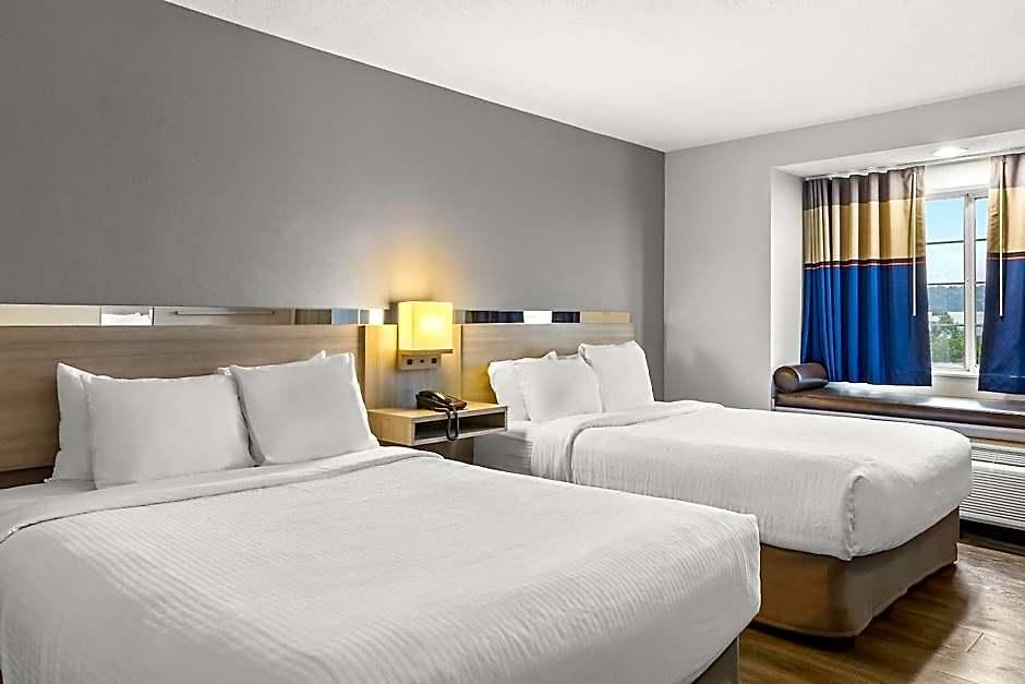 Microtel & By Wyndham 2*