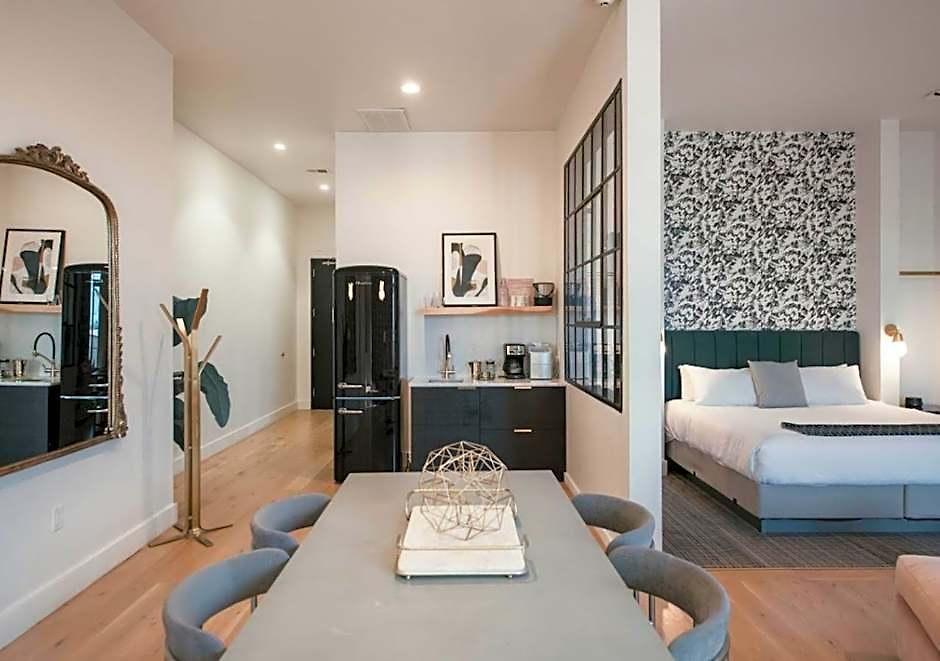 Reunion Hotel
