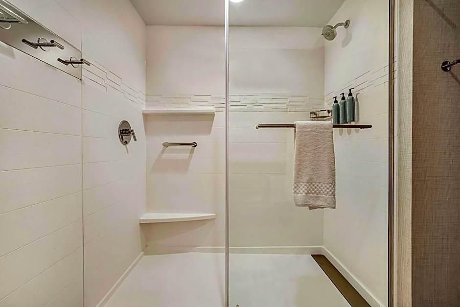 Hotel By Marriott Metro Center 3*