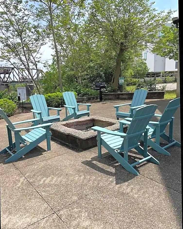 New Listing! Gorgeous Downtown Walk To On The River #3 Aparthotel