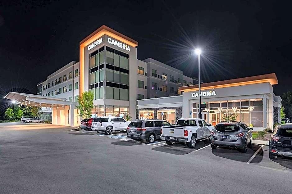 Hotel Cambria Airport