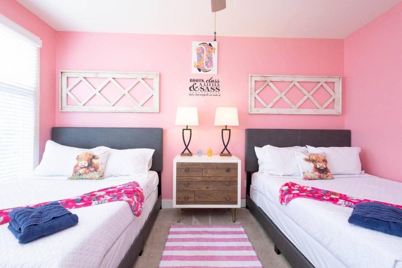 Lipstick & Boots - Luxury 3-level With Private Garage Near Music Row Apartment