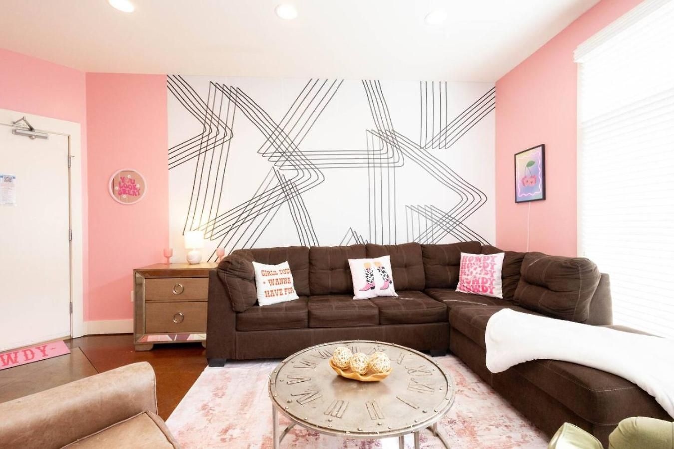 Lipstick & Boots - Luxury 3-level With Private Garage Near Music Row Nashville