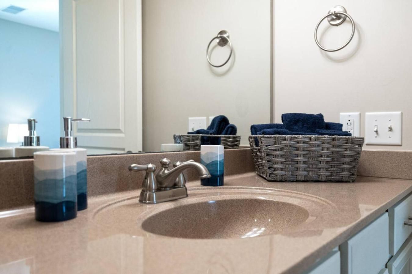 Lipstick & Boots - Luxury 3-level With Private Garage Near Music Row * Nashville