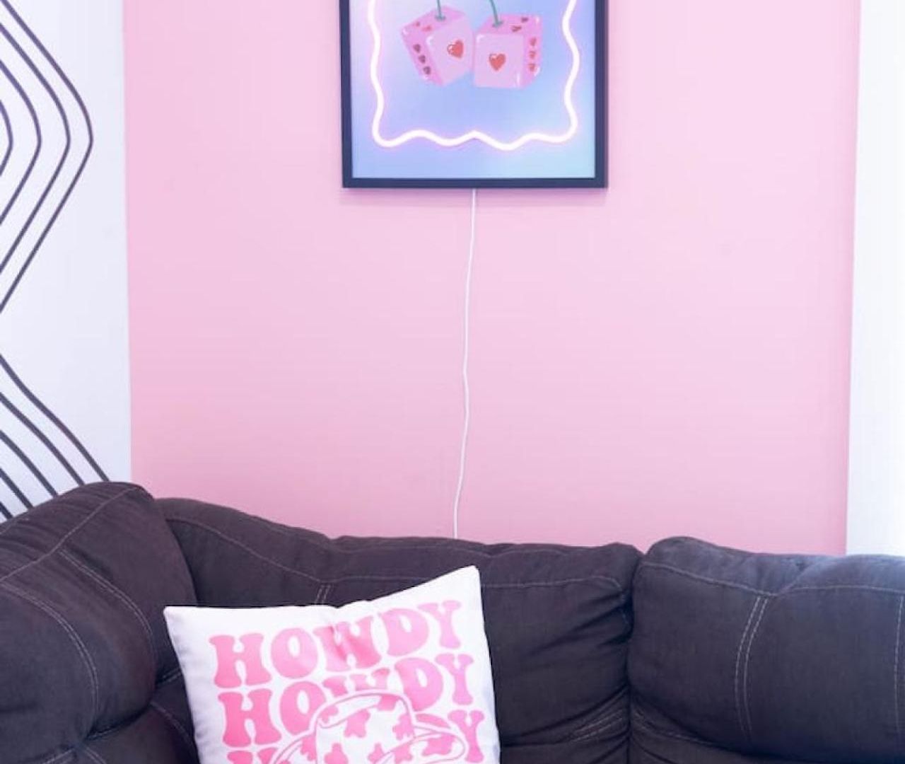 Lipstick & Boots - Luxury 3-level With Private Garage Near Music Row Apartment