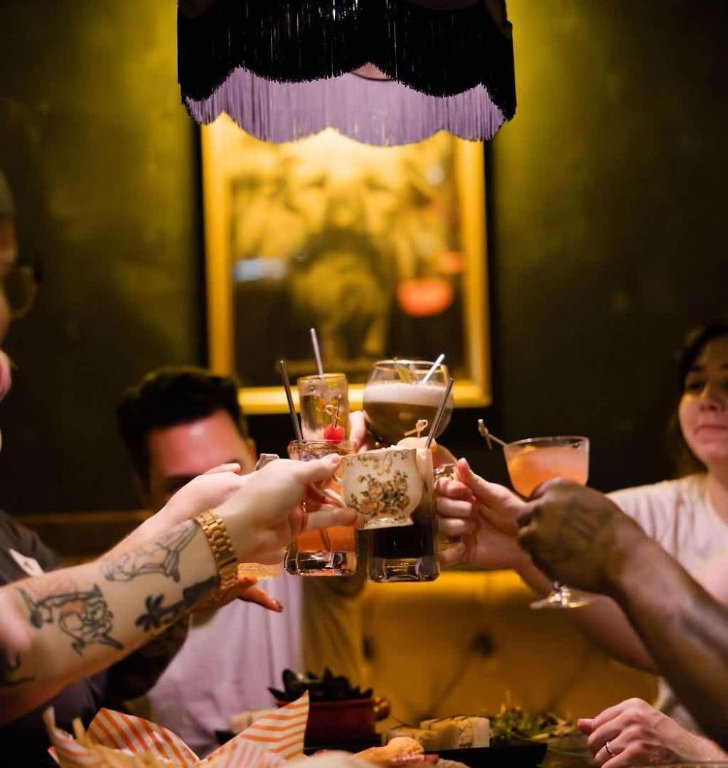 Perfect Cma Fest Hq, Rooftop 10 Mins To Downtown, Garage, Ping Pong, Karaoke, Axe Throwing, Shuffleboard, 10 Mins To Broadway, 5 Mins To Five Points, Perfect For Bachelors Or Bachelorettes, 24 Hr Hospitality *