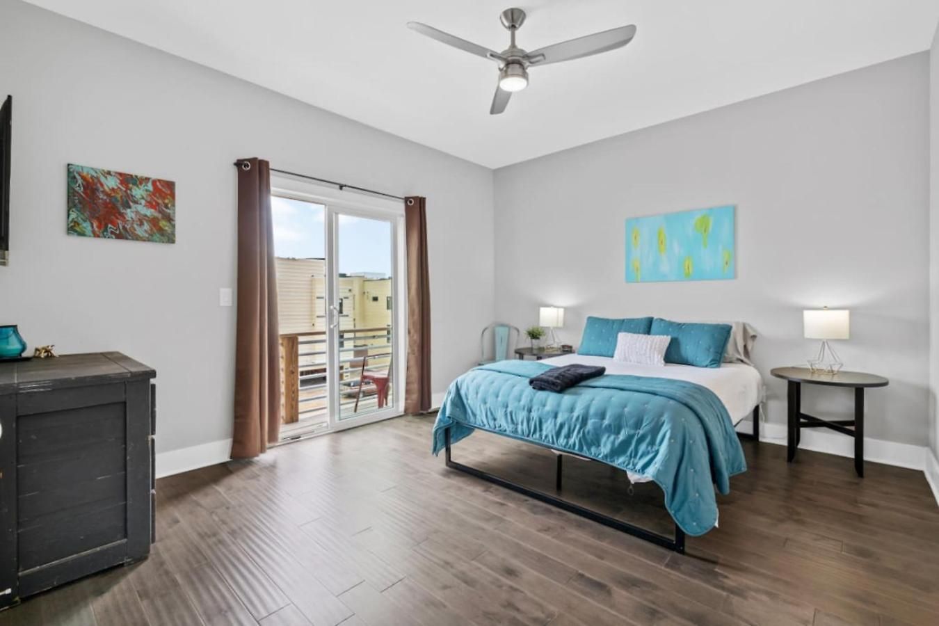 Apartment Rhythm & View - Large 4-bedroom Townhome With Private Garage & Dual Balconies *