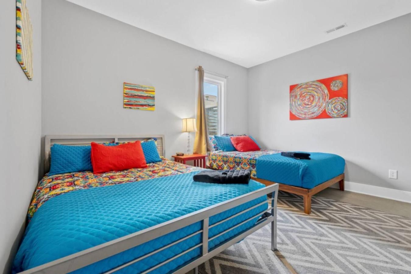 Rhythm & View - Large 4-bedroom Townhome With Private Garage & Dual Balconies Apartment