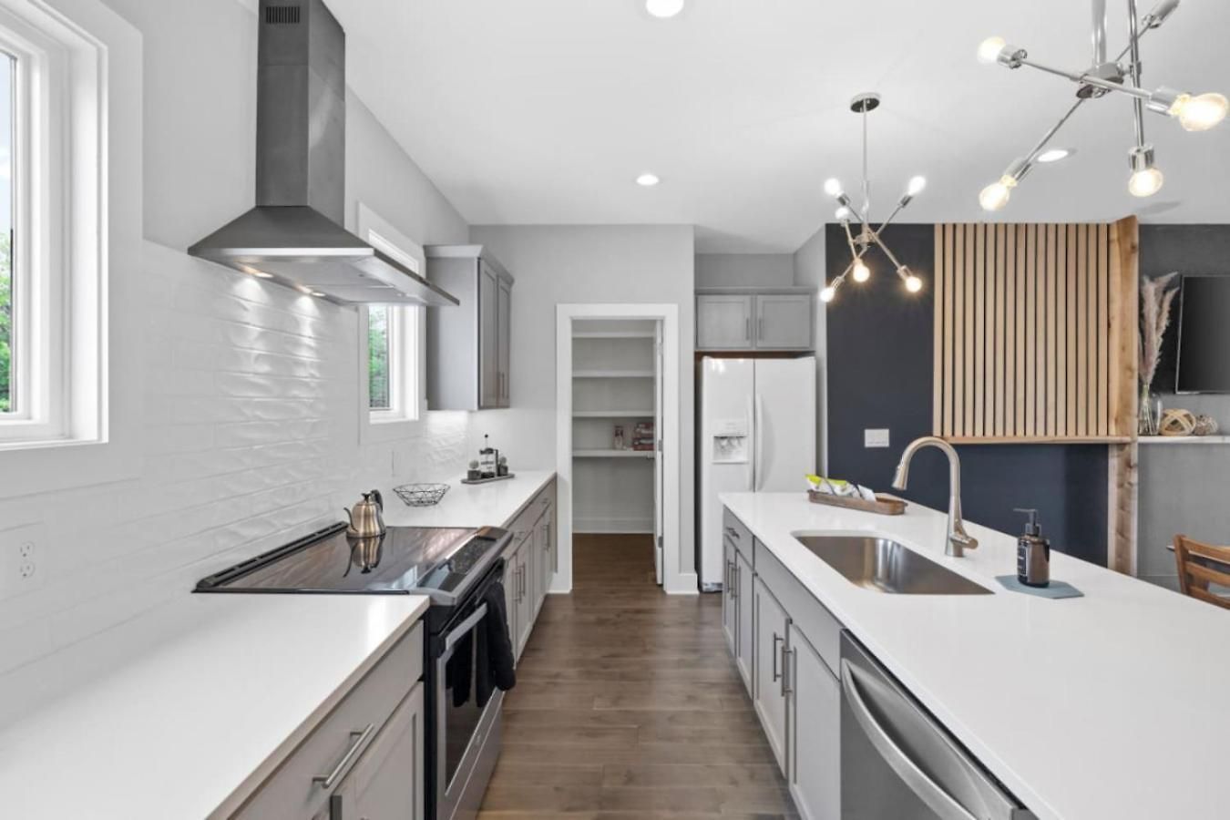Rhythm & View - Large 4-bedroom Townhome With Private Garage & Dual Balconies Apartment Nashville