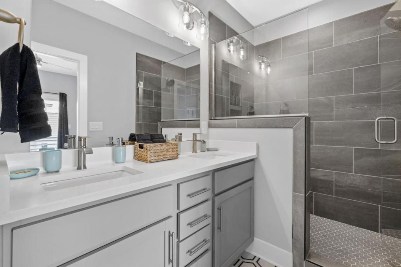 Rhythm & View - Large 4-bedroom Townhome With Private Garage & Dual Balconies Nashville