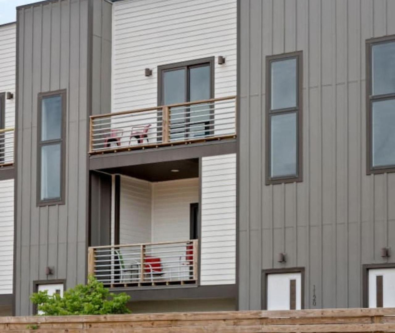 Apartment Rhythm & View - Large 4-bedroom Townhome With Private Garage & Dual Balconies *