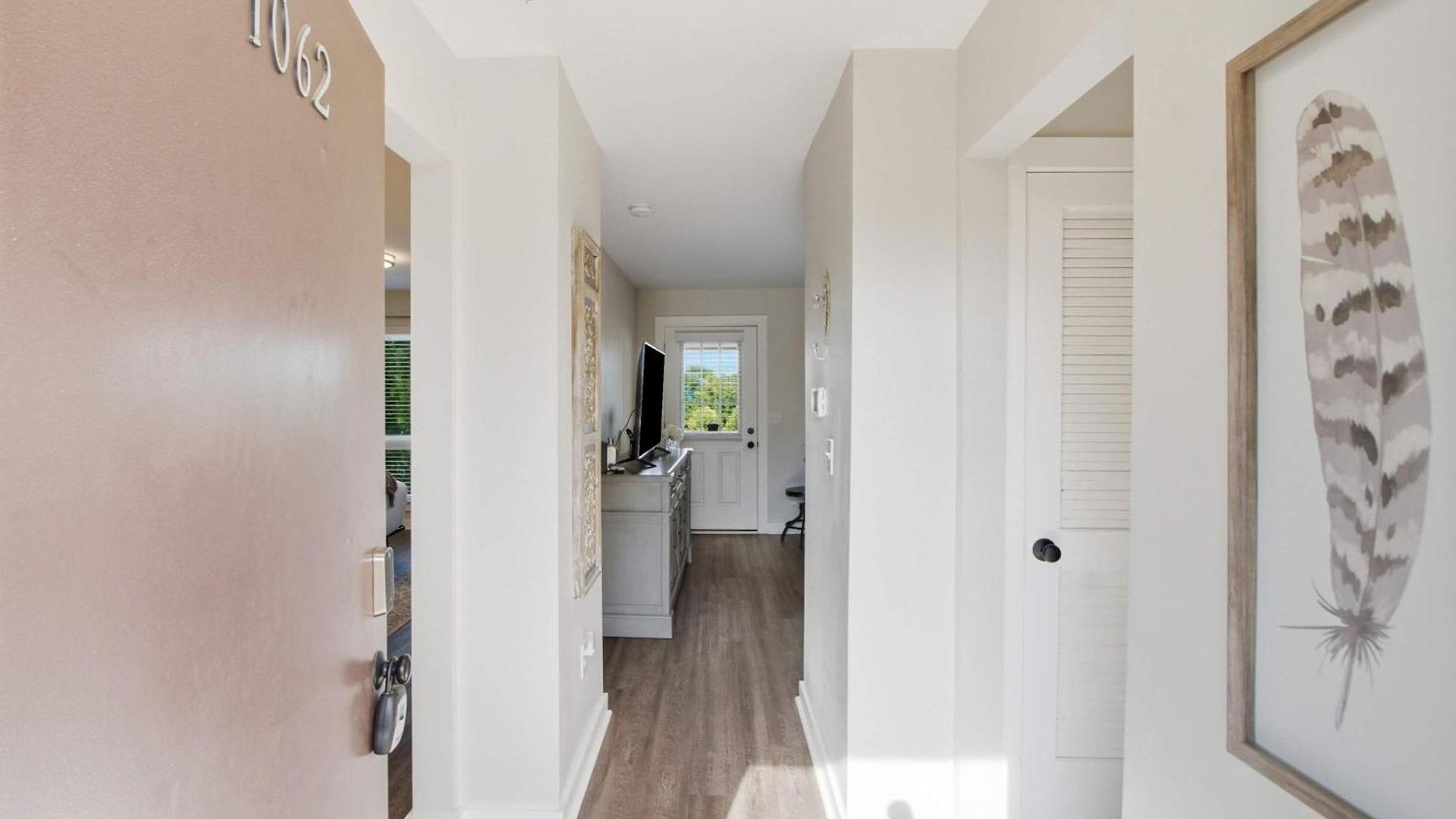 1062 Riverfront Apartment *