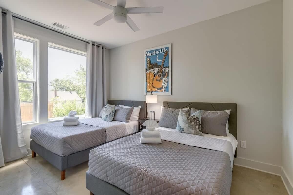 New East Oasis 13beds Roofdeck Free Parking Holiday home *