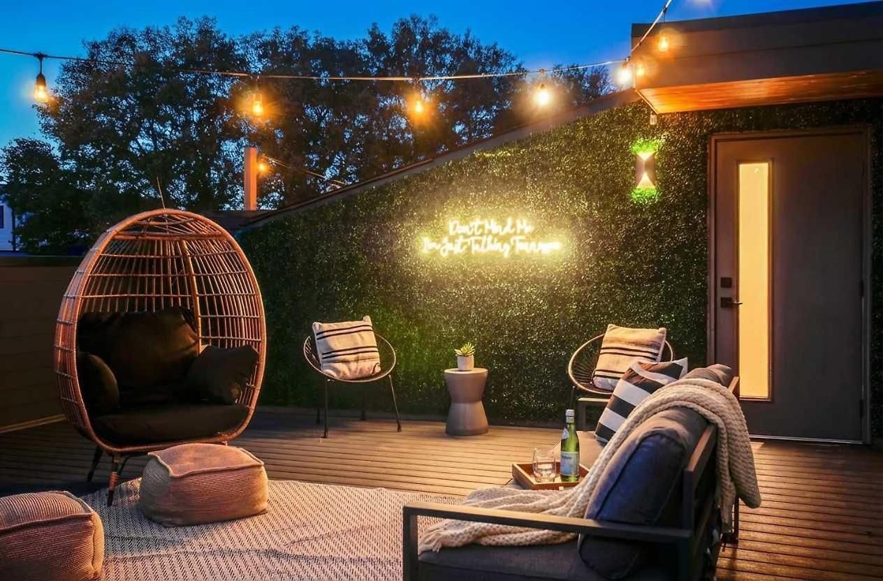 Close To The Gulch - Book Today * Nashville