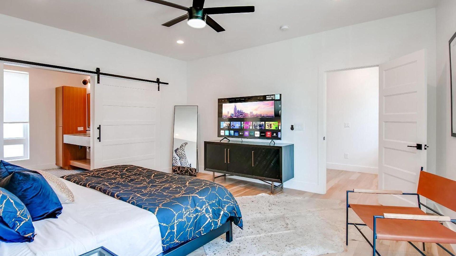 Close To The Gulch - Book Today * Nashville