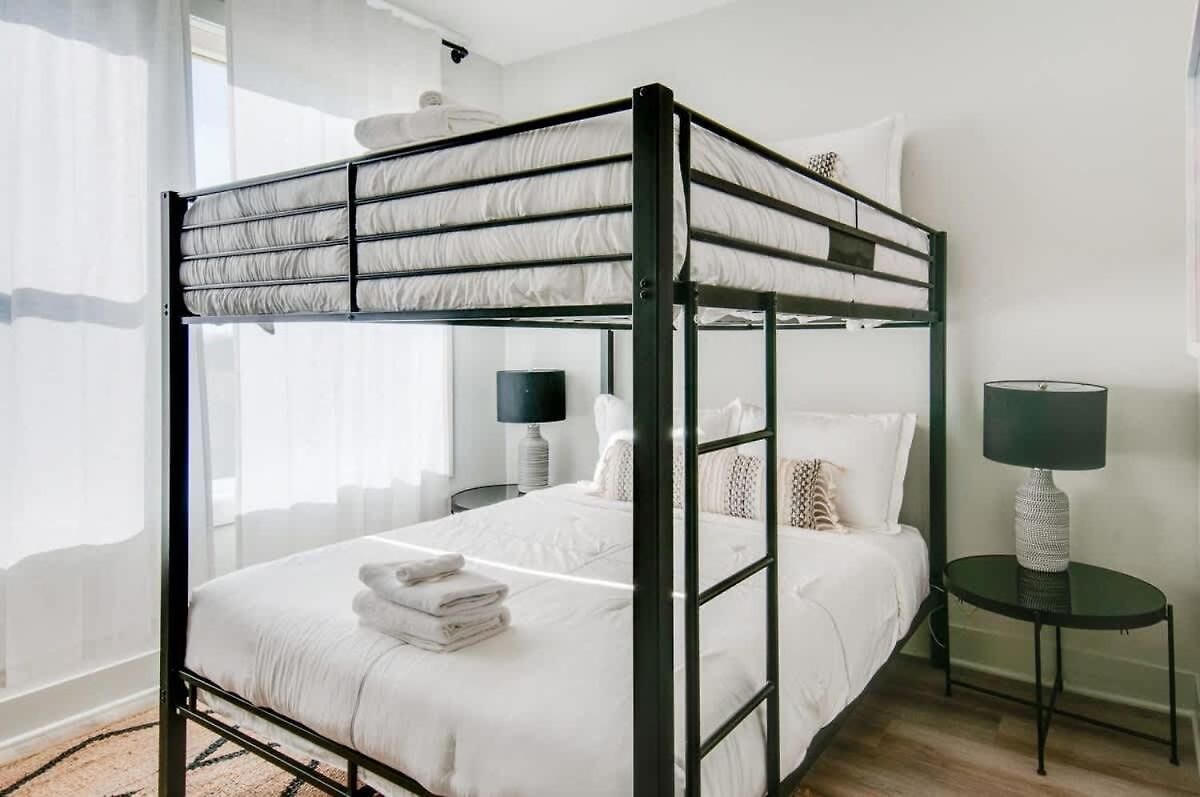 East Nash Double - 26 Beds Fast