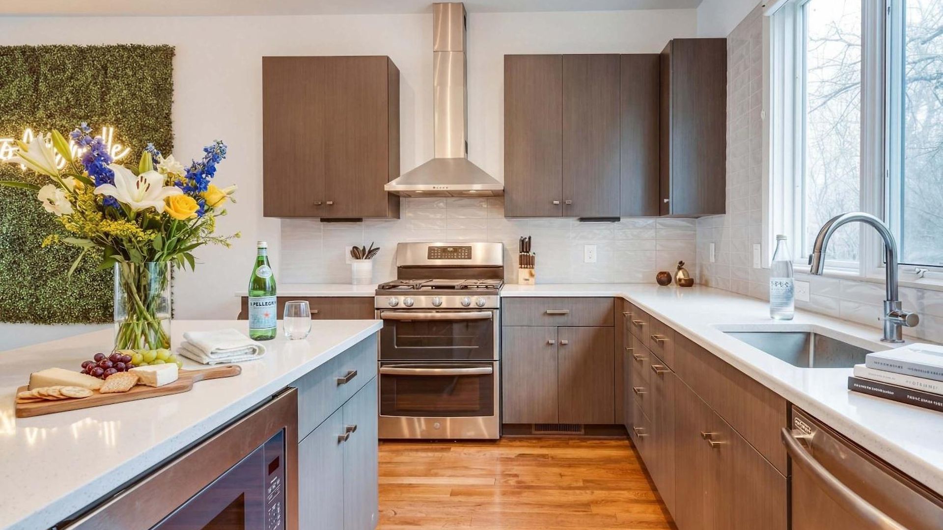 Downtown Luxury - 10 Beds & Free Parking Holiday home *