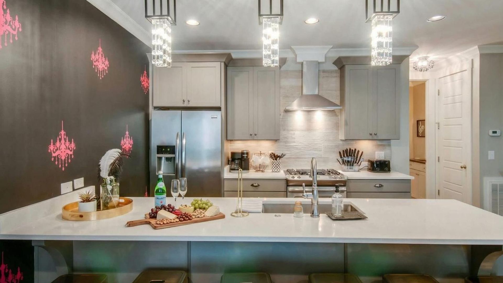 Close To The Gulch - Book Today Nashville