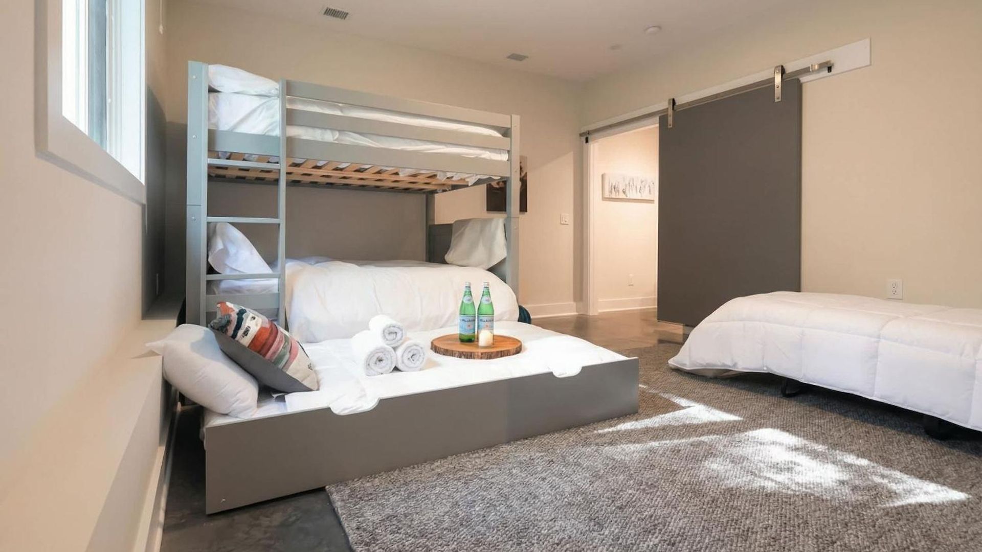 Holiday home Downtown Luxury - 10 Beds & Free Parking