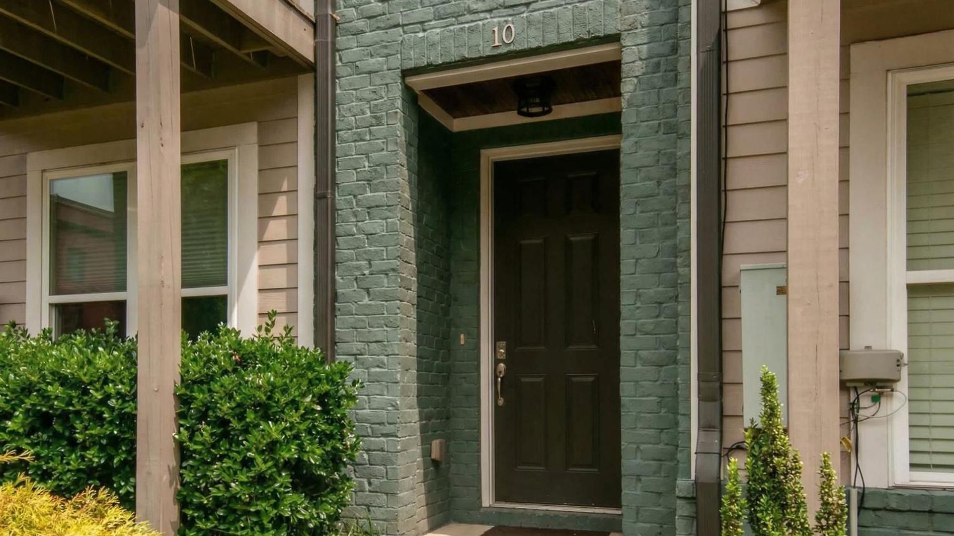 Close To The Gulch - Book Today *
