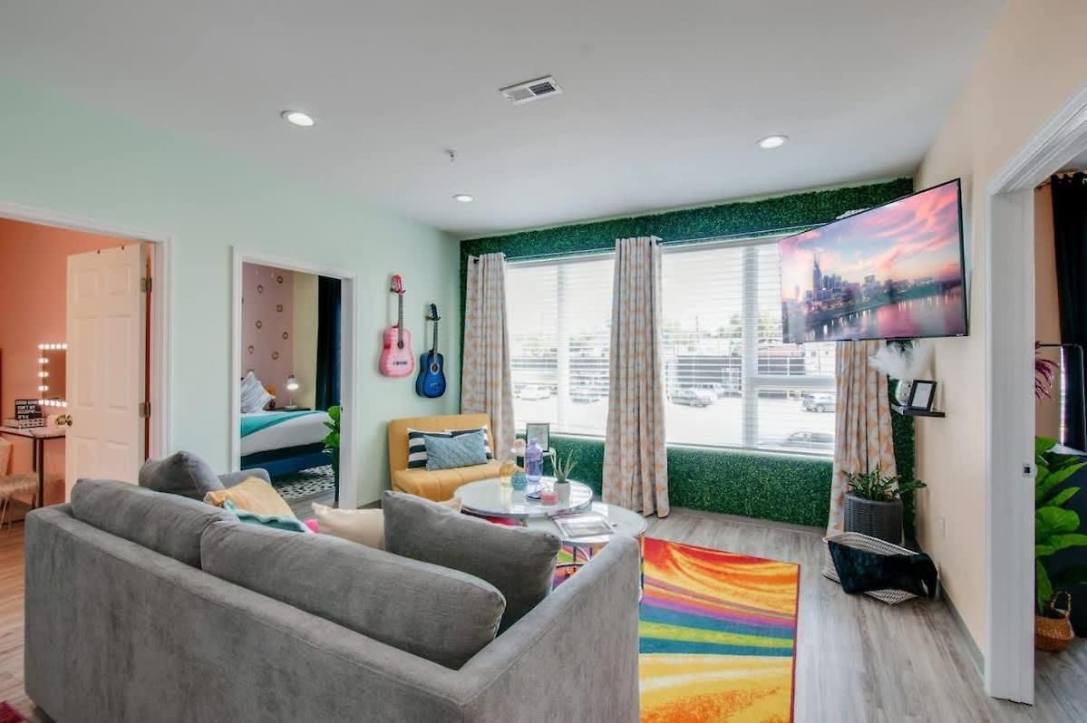 New 4 Bedroom Near Dt Walk To Restaurants Apartment