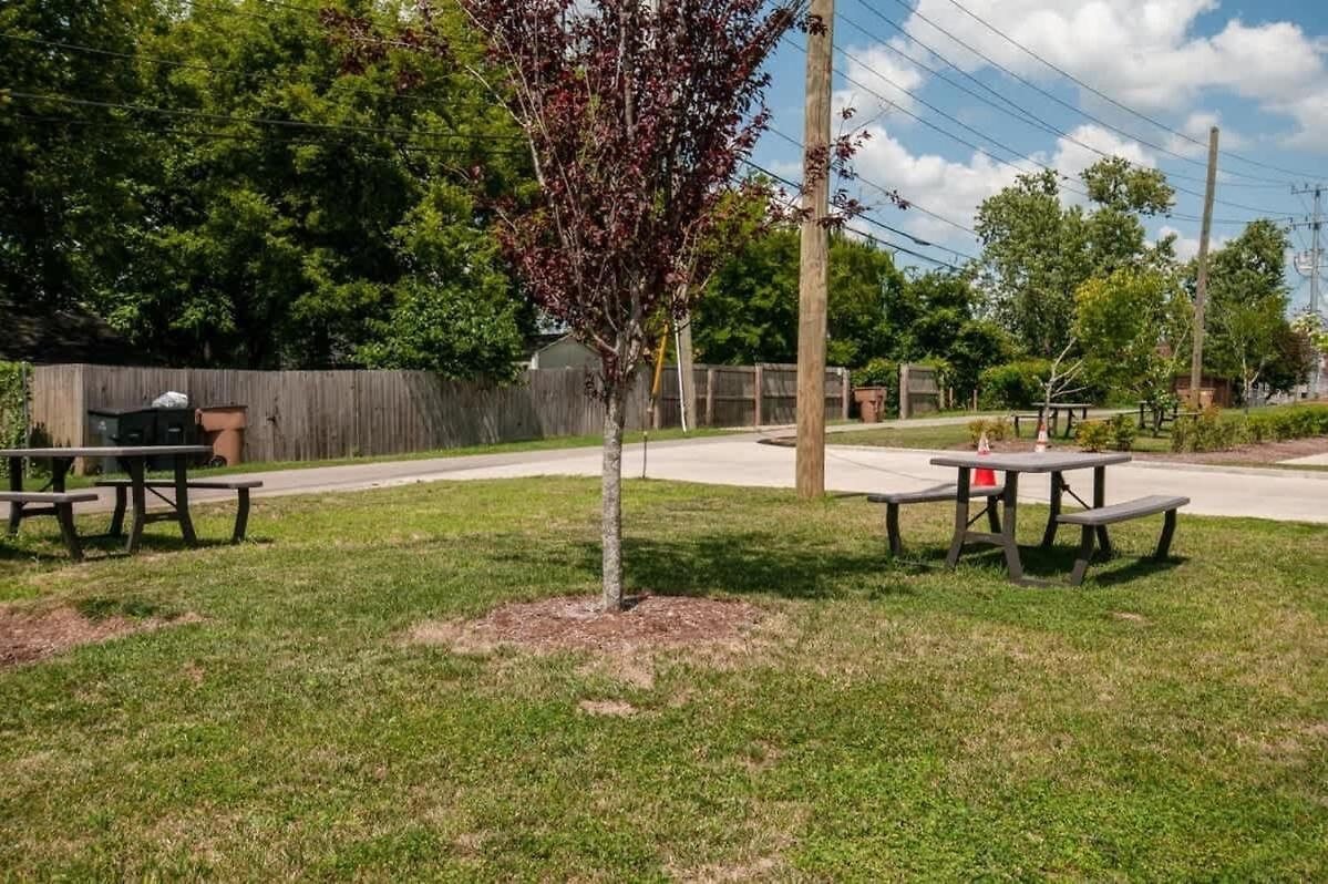 New 4 Bedroom Near Dt Walk To Restaurants Apartment *