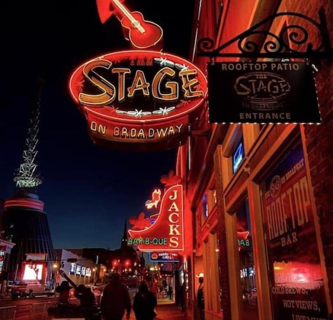Dancing In The Moonlight In Downtown Walk To Broadway * Nashville