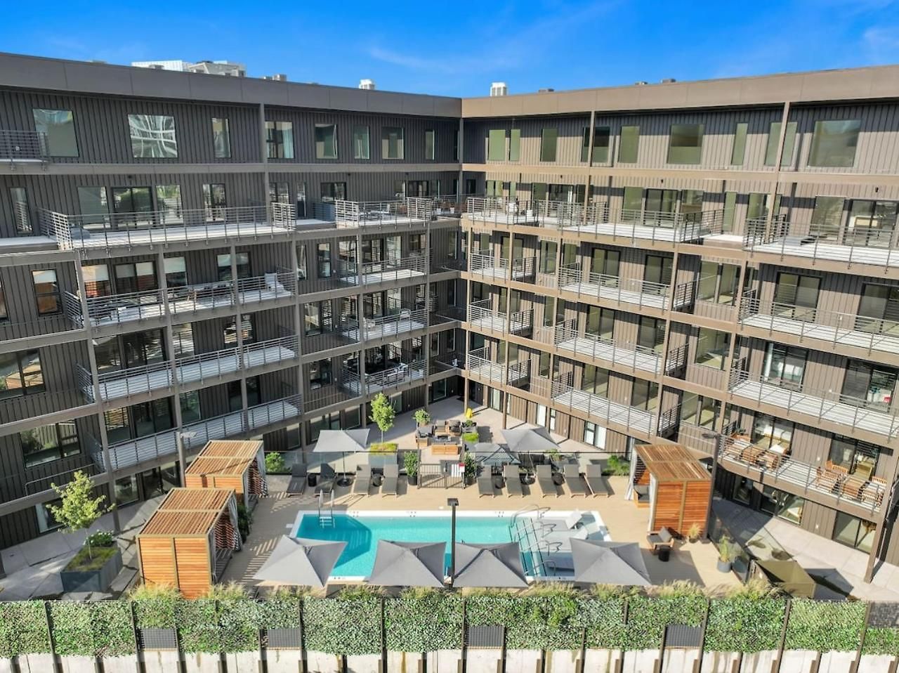 Holiday home The Stage In Downtown W Pool/gym | Walk To Broadway