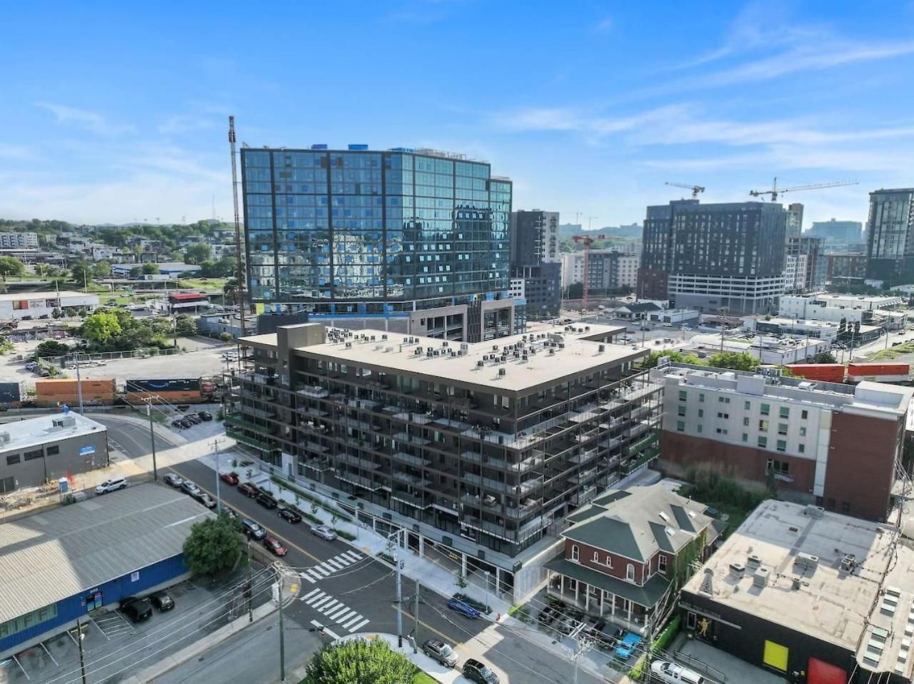 The Stage In Downtown W Pool/gym | Walk To Broadway *